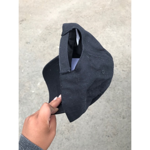 Adjustable hat - Picture 2 of 2